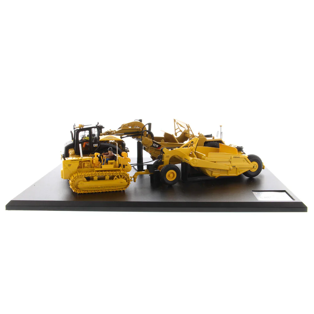 1:50 621K Scraper & Cat No.70 Scraper with D7 Track Type Tractor - Image 2
