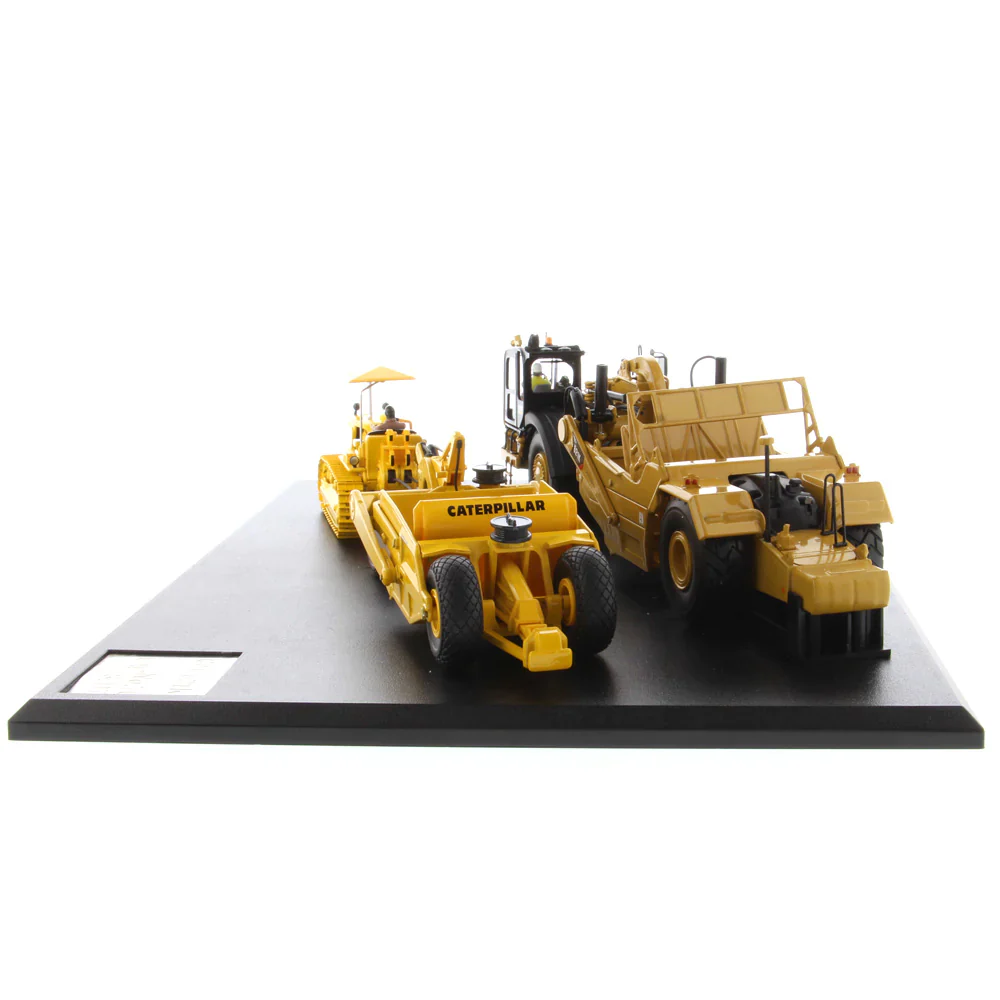 1:50 621K Scraper & Cat No.70 Scraper with D7 Track Type Tractor - Image 4