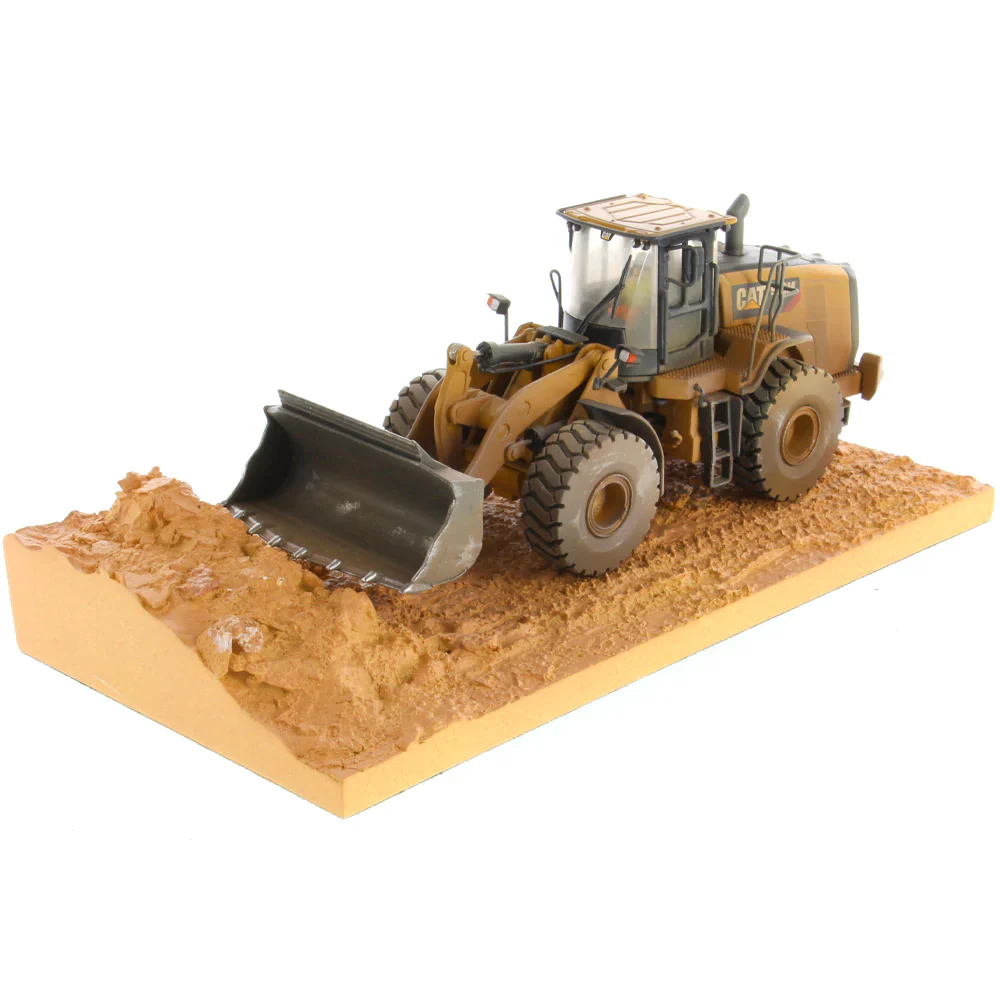 1:50 966M Weathered Wheel Loader - Image 2