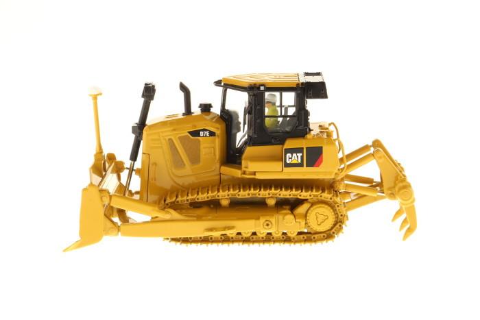 1:50 D7E Track-Type Tractor - Image 2