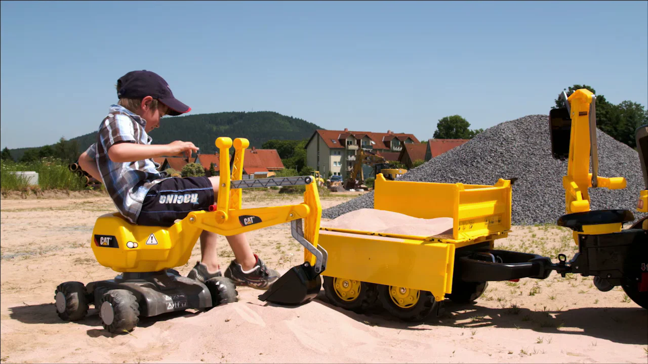 Cat® Ride-On Digger - Image 5