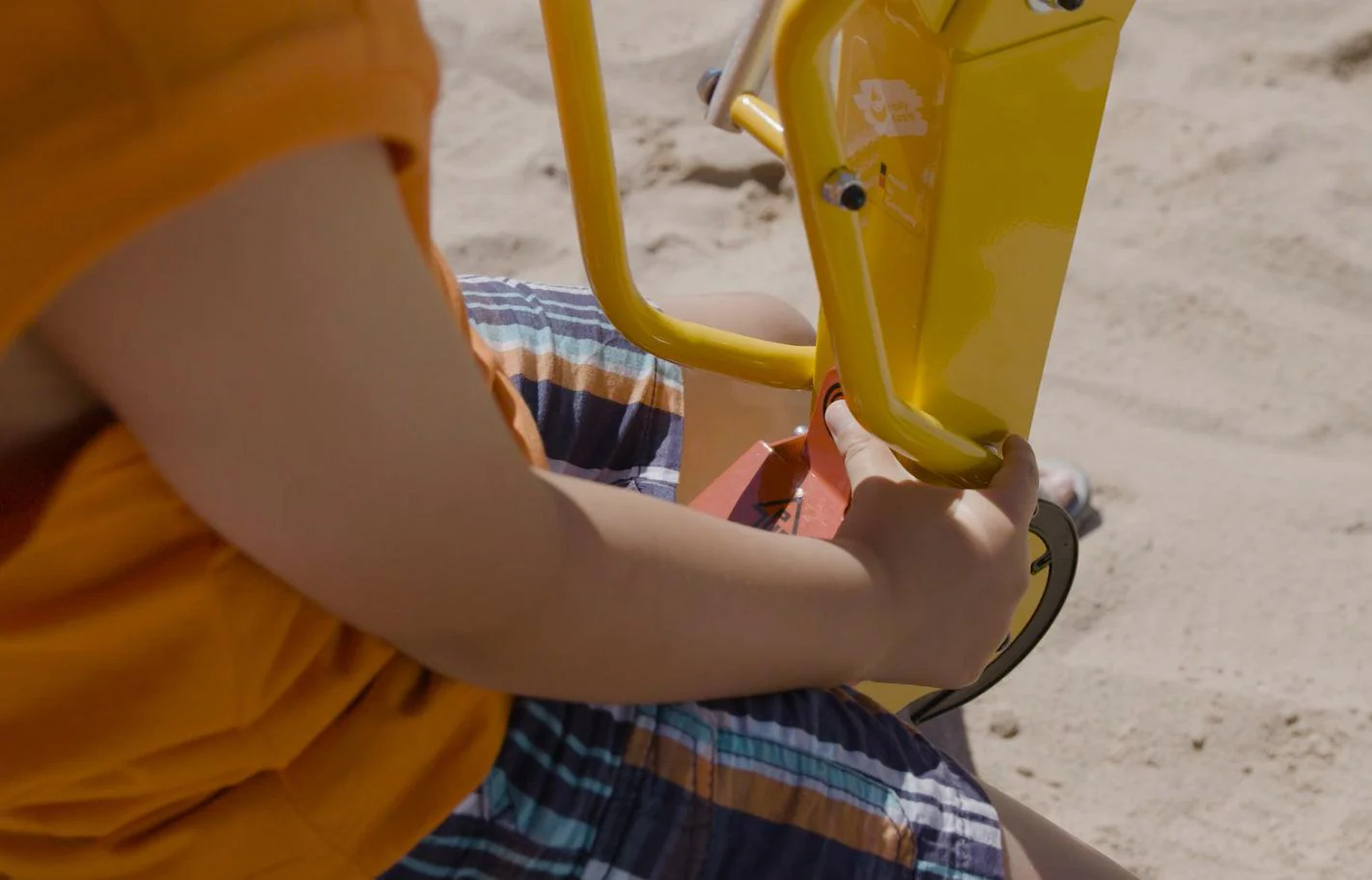Cat® Ride-On Metal Digger - Image 6