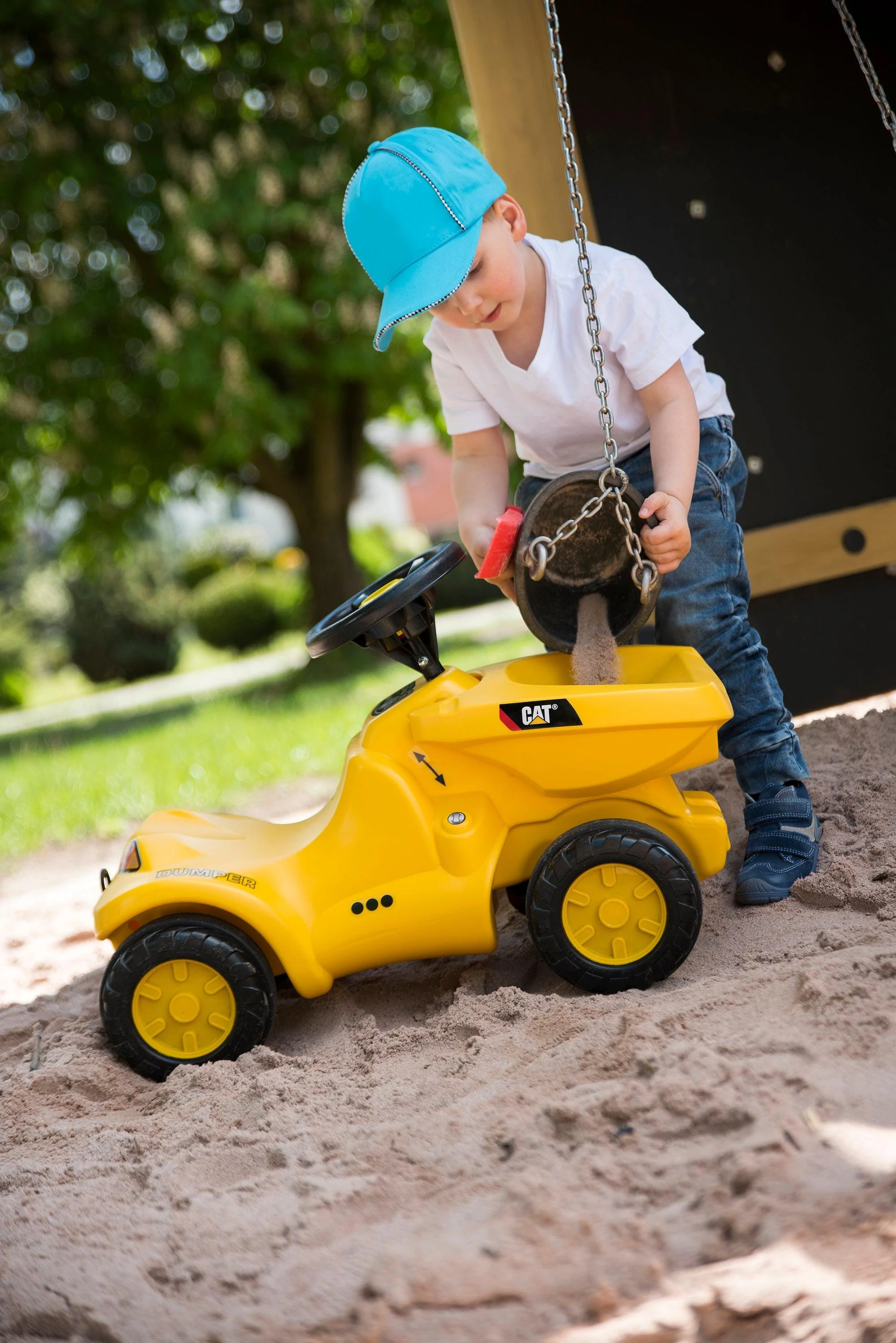 Cat® Ride-On Minitrac Dumper - Image 3