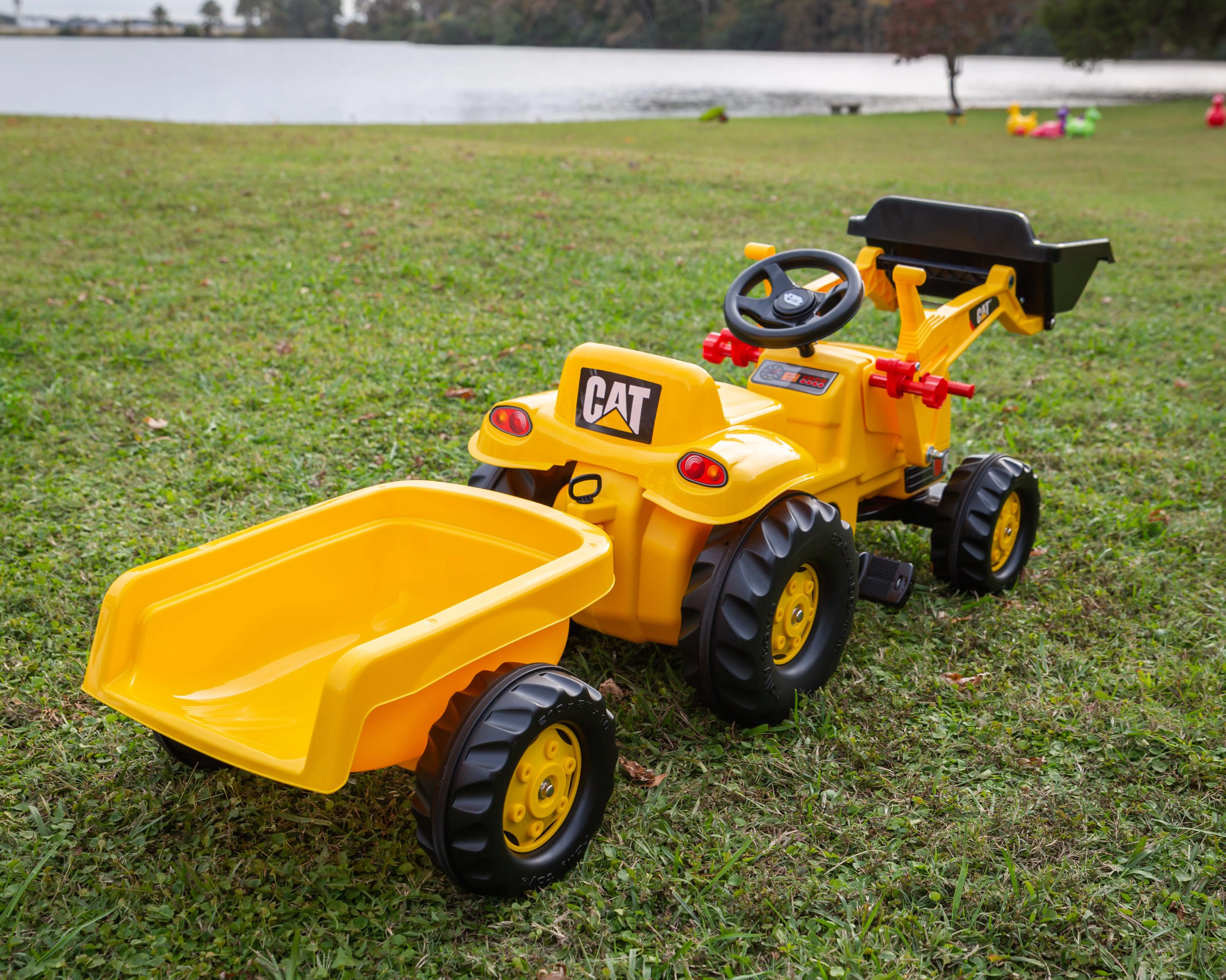 Cat® Ride-On Tractor w/Trailer - Image 3