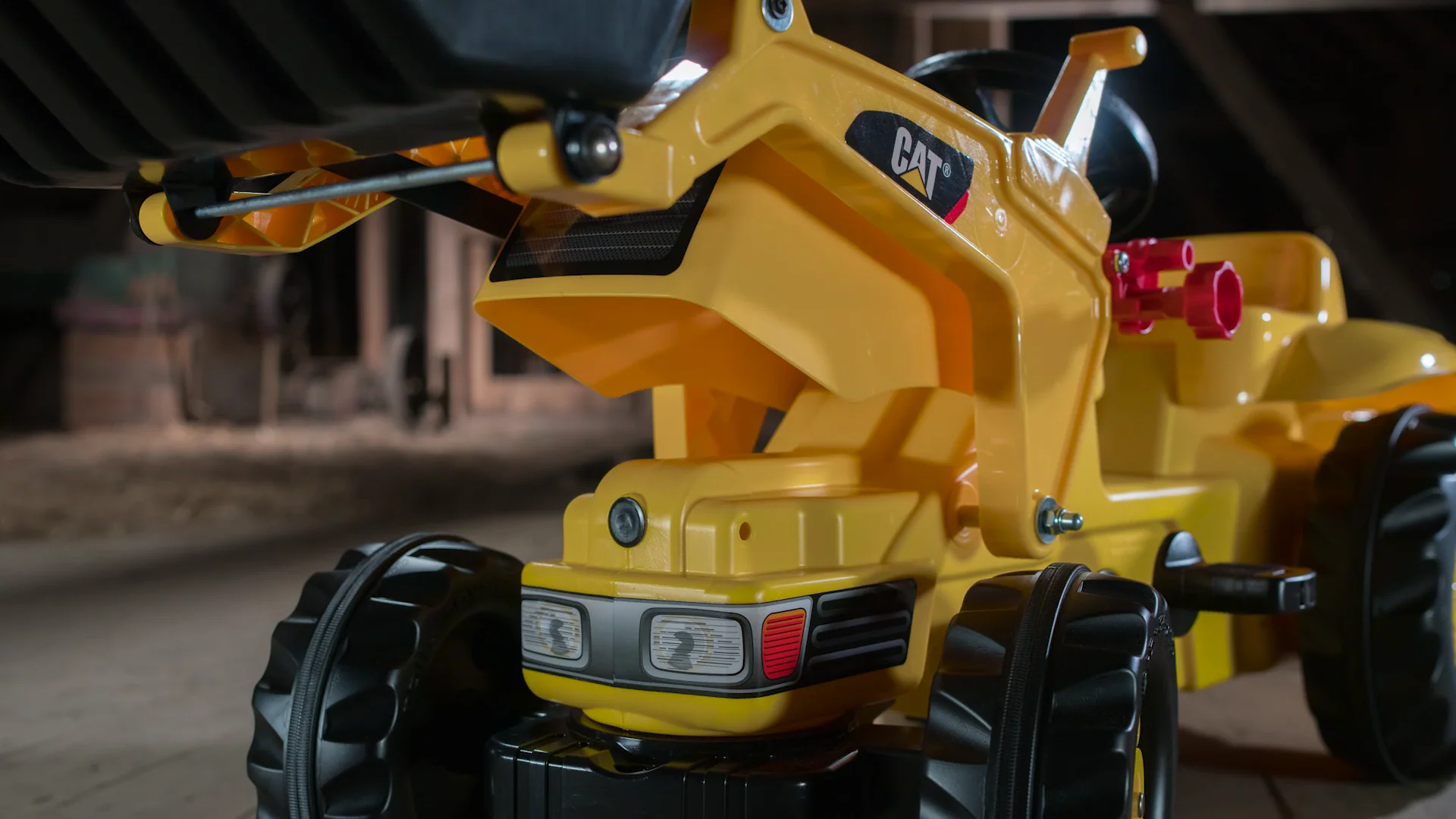 Cat® Ride-On Tractor w/Trailer - Image 6