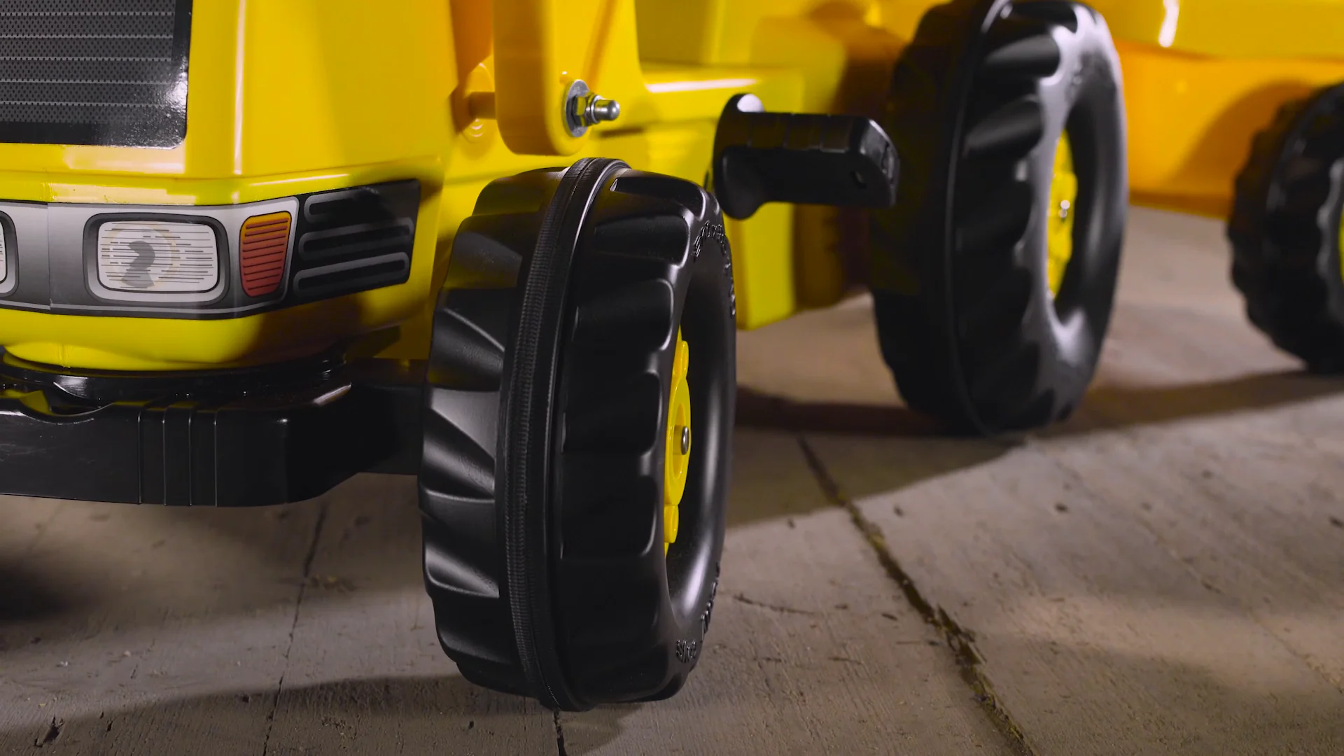 Cat® Ride-On Tractor w/Trailer - Image 7