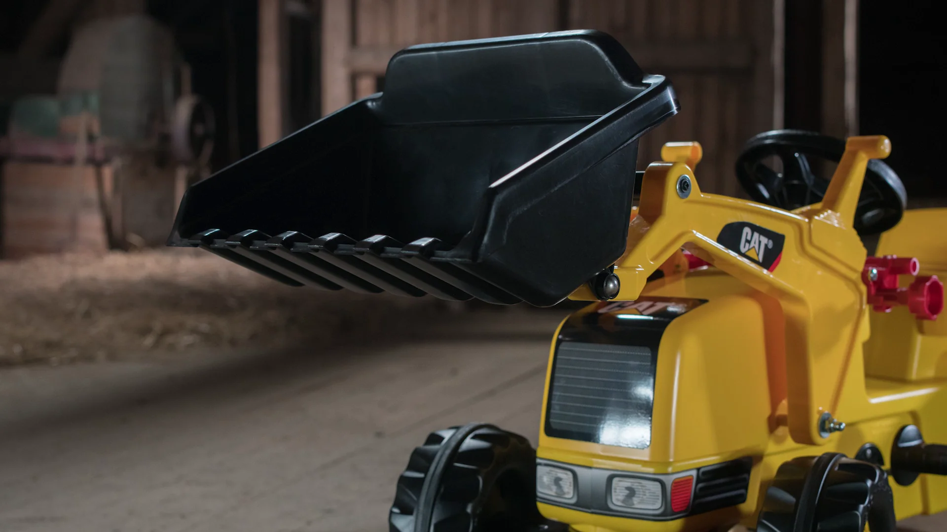 Cat® Ride-On Tractor w/Trailer - Image 9