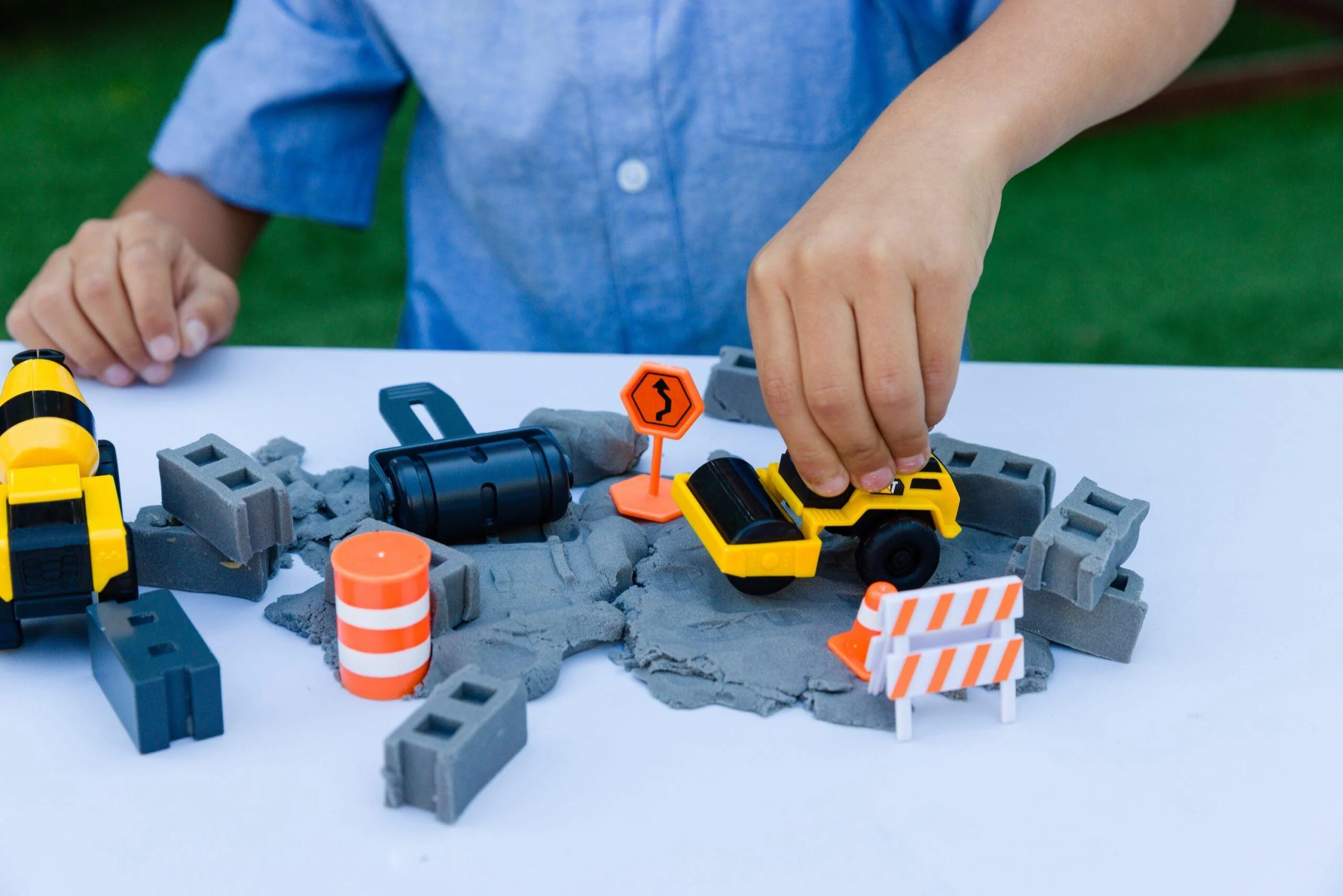 Dig N’ Build Concrete Playset 10oz - Image 4